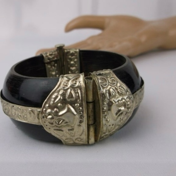 Vintage Big Carved Horn Lock Lever Bracelet 7-8" - Picture 3 of 3